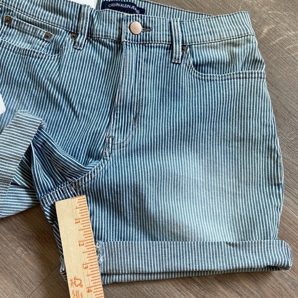 Calvin Klein Railroad Stripes Rolled Cuff Denim Shorts Size 2 NWT - Picture 6 of 13